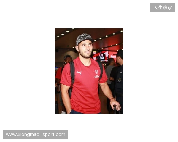 英超官方晒出图片:阿森纳U15全员抵达北京